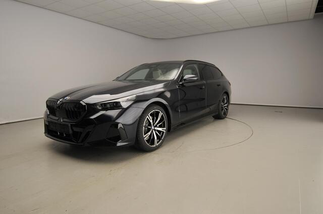 BMW 5 Serie i M Sportpakket Pro | Innovation Pack | Travel Pack | High Executive | Iconic Glow | Harman Kardon | Panoramadak | Trekhaak | Showroom Selection