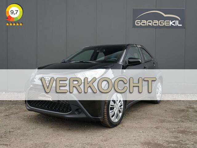 Toyota Aygo MT Business 1ste eig. / Dealeronderh. / Smartphone Integratie / Adaptive Cruisecontrol / DAB radio / Achteruitrijcamera