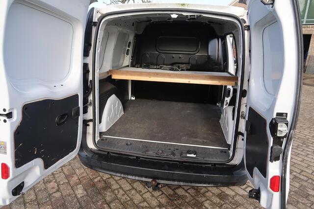 Nissan NV250