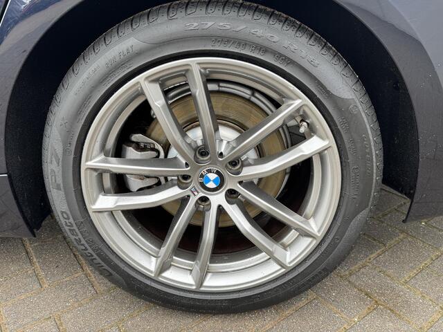 BMW 5 Serie xec M - Sport / Elektrische stoelen met geheugenfunctie / Stoelverwarming / Lederen Bekleding /  Apple Carplay & Android Auto / 18" lm. velgen /Camera / Cruise Control / Climate Control /