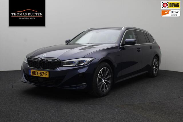 BMW 3 Serie e 2023 | Connected Services | Carplay | DAB Radio | Stuurverwarming | Adaptive Cruise Control | Boekjes | Keyless 2 Sleutels | Elektrische Trekhaak & Achterklep | Navigatie | Stuurwiel Bediening