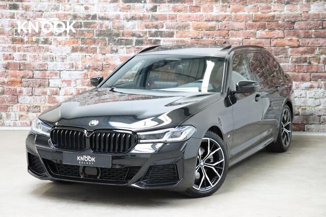 BMW 5 Serie i High Executive M Sport Pakket Automaat / Panoramadak / Trekhaak / Comfortstoelen / Laserlight / Adaptieve Cruise Control / Parkeerhulpsysteem / Hifi / Live Cockpit Professional / Shadow Line / Stoelverwarming / Extra Getint Glas