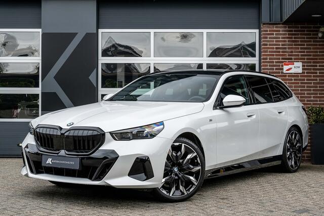 BMW 5 Serie t | Panorama | Bowers & Wilkins | Head-Up | 360° | 21 Inch | Driving Ass. Plus | Trekhaak |