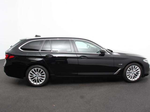 BMW 5 Serie e Business PHEV AUTOMAAT Adaptieve cruise control LED Leder Navigatie Stoelverwarming Achteruitrijcamera Sfeerverlichting Lane assist Climate control Apple Carplay/ Android Auto