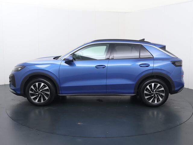 Volkswagen T-Roc on 1.5 eTSI 85 kW / 116 PK DSG | Comfort pakket | LED Plus verlichting met lichtstrip in grille & verlichte logo's | Trekhaak wegklapbaar |
