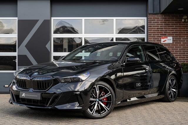 BMW 5 Serie Touring M Sport Pro | Panorama | Harman/Kardon | Driving Ass. Plus | Trekhaak | 4-Wielbest. | 20' Inch |