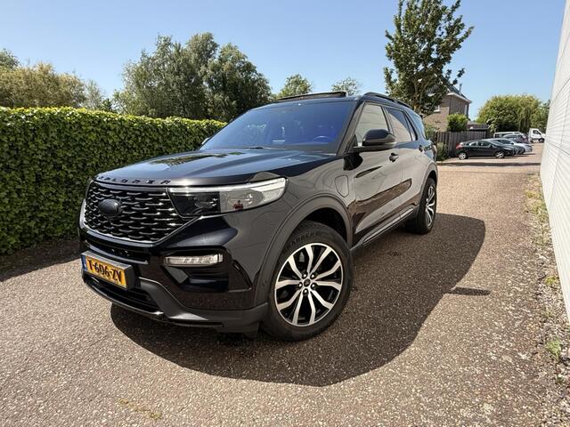Ford Explorer V ST-L.