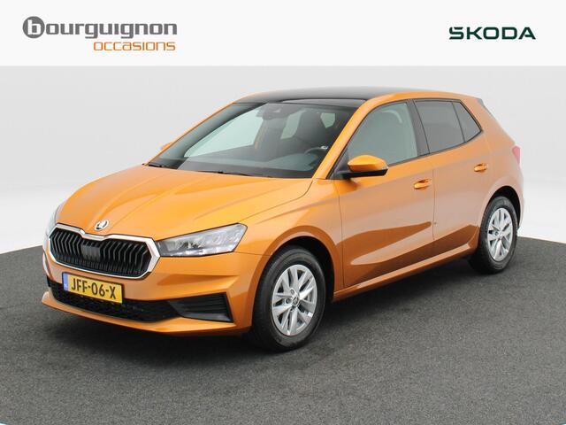 Skoda Fabia Pk Automaat | Panorama dak | Parkeersensoren | Cruise Control | Stoel Verwarming | CarPlay | 15 Inch | 65.474 Km !!