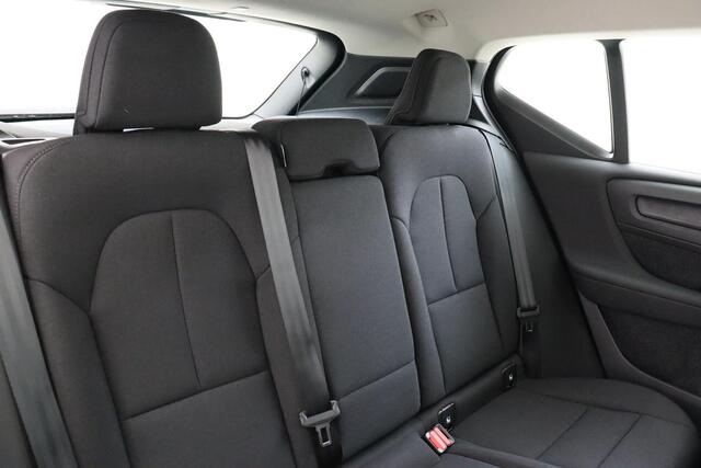 Volvo EX40 OR ESSENTIAL 70 kWh -CAMERA|CRUISE|METALLIC|DAB|CARPLAY|19"