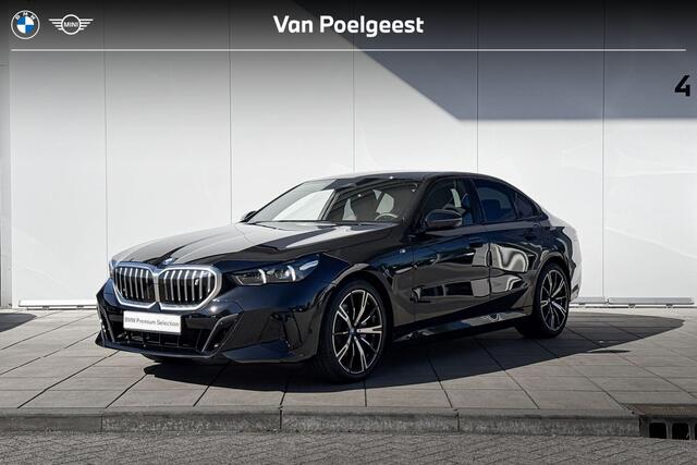 BMW i5 eDrive40 M-Sport / Harman-Kardon / Driving Assistant Plus / Adaptieve LED koplampen / Stuurwielrand verwarmd / Comfort Acces / Parking Assistant / Trekhaak Zwenkbaar / 20 Inch
