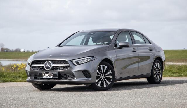 Mercedes-Benz A-Klasse RPLAY / LEER / CAMERA / CRUISE CONTROLE / DEALER ONDERHOUDEN