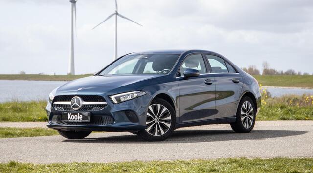 Mercedes-Benz A-Klasse RPLAY / CAMERA / LEER / DEALER ONDERHOUDEN