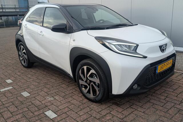 Toyota Aygo MT first achteruitrij camera, ACC, navigatie Apple CarPlay/Android Auto