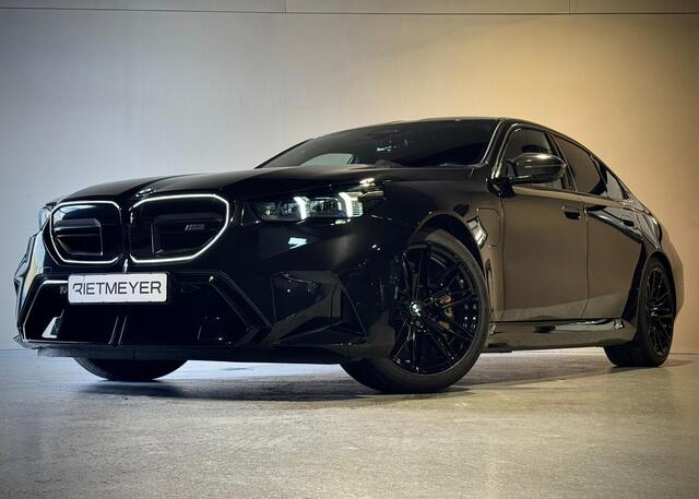 BMW M5 e |Keramisch |Carbon Pakket |Stoelventilatie |Iconic glow |Bowers & Wilkins |360°