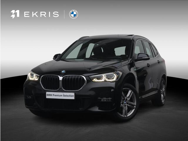BMW X1 20i High Executive Edition M Sportpakket / Glazen Panoramadak / Stoelverwarming / Parkeersensoren voor en achter / Head-Up Display / Climate Control / Cruise Control