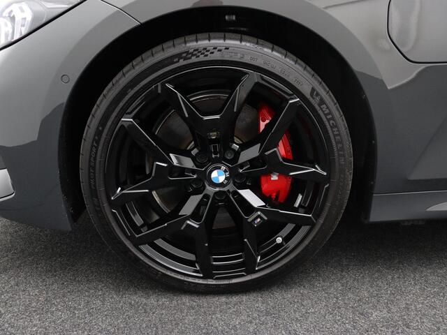 BMW 3 Serie e M Sportpakket Pro | Comfort Pack | Comfort Access | Achteruitrijcamera | Panoramadak | Active Cruise Control | Harman Kardon | 19''