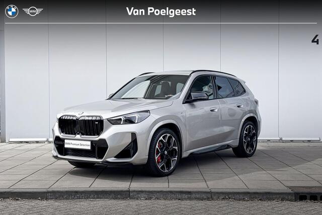BMW X1 arman-Kardon / Head-Up / Glazen Schuifdak / Driving Assistant Professional / Parking Assistant Plus / M Adaptief onderstel / Stuurwielrand verwarmd / Trekhaak Zwenkbaar / 20 Inch