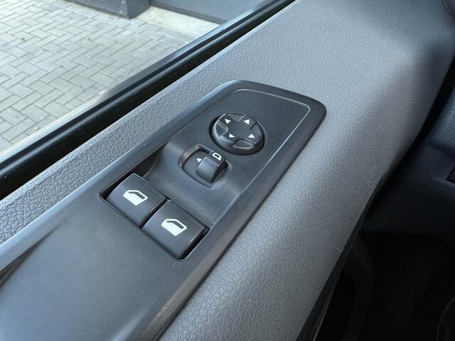 Opel Vivaro H1 Edition ?3-Persoons ?Camera ?Airco ?Cruise ?Bluetooth telefoon ?Parkeersensoren ?Schuifdeur Rechts
