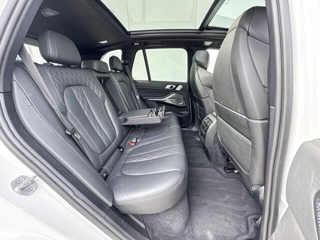 BMW X5 45e High Executive M-Sport 22 Inch / Glazen Schuifdak / Bowers & Wilkins / Comfort Acces / Shadow Line koplampen / Getinte ramen Achter / Stoelventilatie / Stoel verwarming Voor + Achter / Driving Prof / Parking Prof / Head Up Display