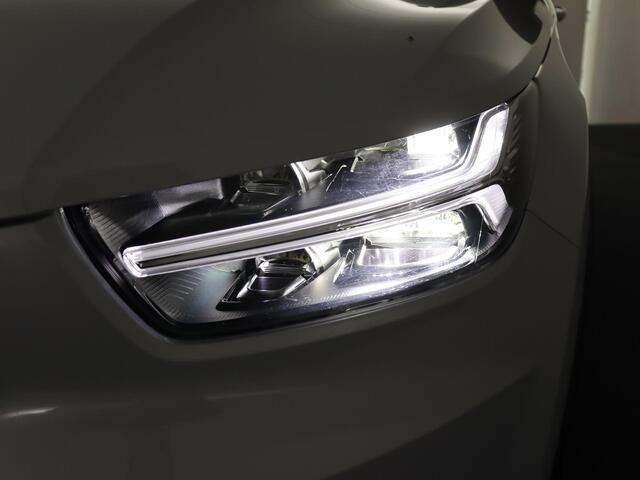 Volvo XC40 harge R-Design | AutoPilot | LED | Navigatie!