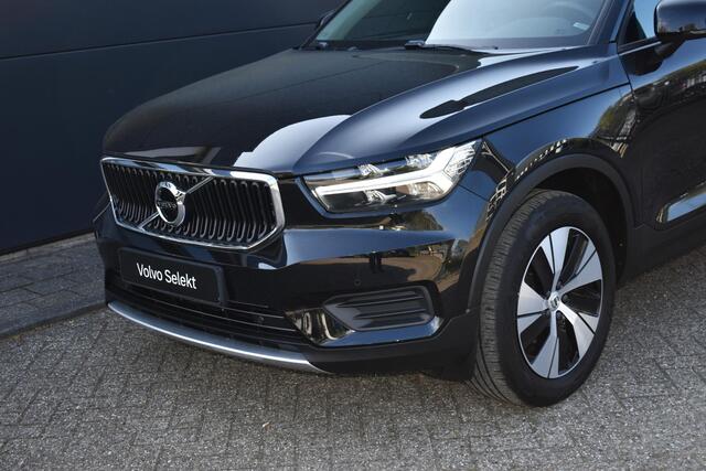 Volvo XC40 m | Automaat | Navigatie | Parkeercamera | Parkeersensoren voor en achter | Apple Carplay | Android Auto | Climate Control | Cruise Control