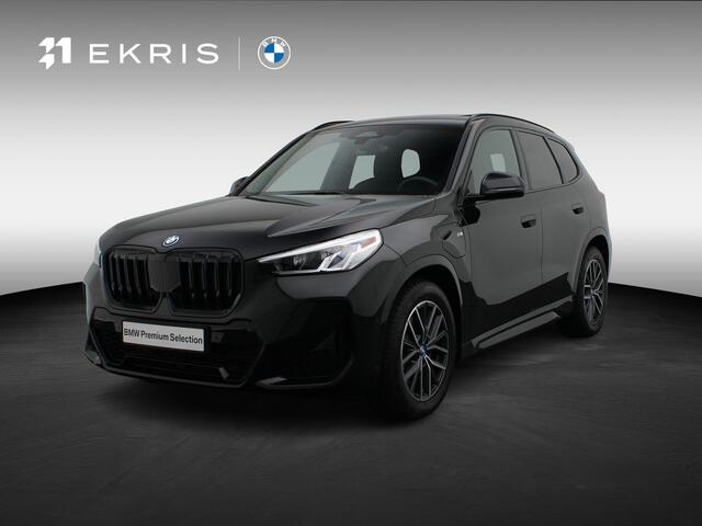 BMW X1 25e M Sportpakket | Travel Pack | Stuurwielrand Verwarmd | Achteruitrijcamera | Panoramadak | Harman Kardon | 18''