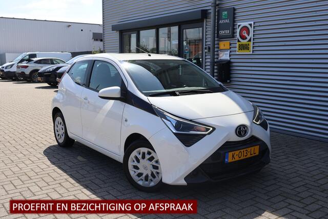 Toyota Aygo play 1e Eigenaar | Dealer Onderh | BTW | NAP | Camera | Navi | Carplay | Full Led | Start/Stop | Hill-Hold
