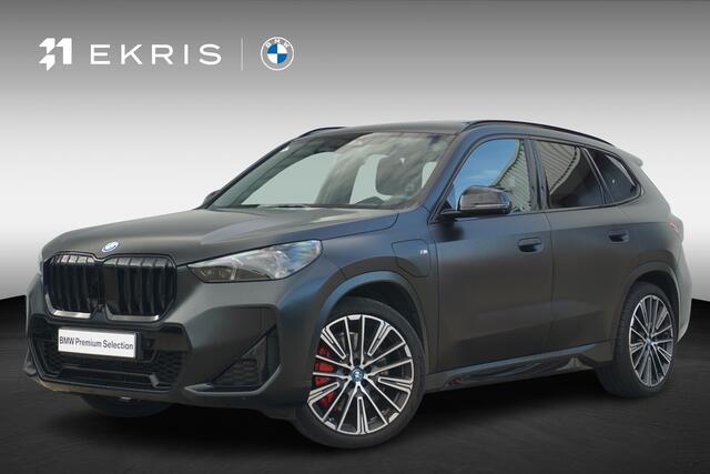 BMW X1 30e | M Sport Pro | Trekhaak | Schuif-kanteldak | Head-up| Harman Kardon | Driving Assistant Professional | Rondomzicht camera's | Elektrische stoelen met geheugen | 20 Inch