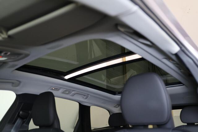 Volvo XC60 e AWD Plus Dark - Panorama/schuifdak - IntelliSafe Assist & Surround - 360º Camera - Harman/Kardon audio - Verwarmde voorstoelen, stuur & achterbank - Parkeersensoren voor & achter - Elektr. bedienb. voorstoelen met geheugen - Head up display -