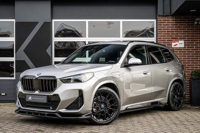 BMW X1 25e M Sport | Panorama | Maxton | Shadow | ACC | Camera | Adap. led | Trekhaak | Stoelverwarming | 20 inch |