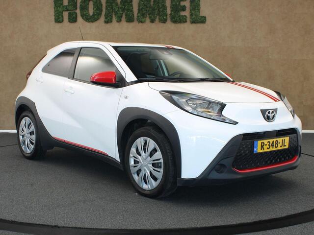 Toyota Aygo MT Play - ORIGINEEL NEDERLANDSE AUTO - UNIEKE EXTERIEUR EN INTERIEUR ACCENTEN - AIRCO - ADAPTIEVE CRUISE CONTROL - CAMERA - LAGE KM STAND - BLUETOOTH- APPLE CARPLAY/ ANDROID AUTO