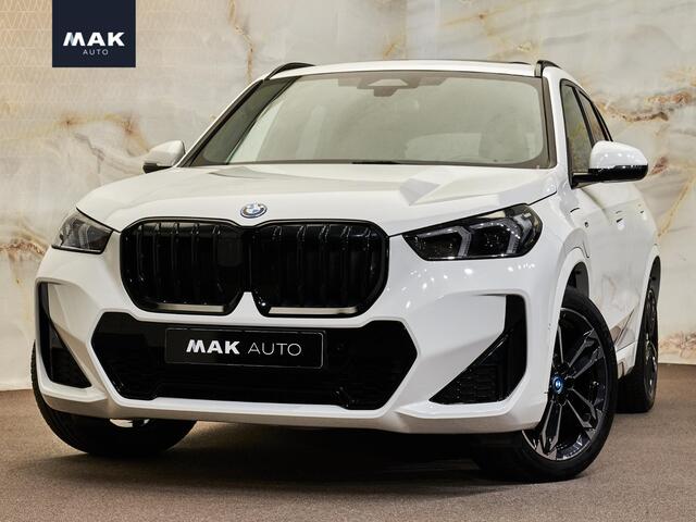 BMW X1 30e M Sport , pano, H/K, 19", ACC, memory, keyless, privacy