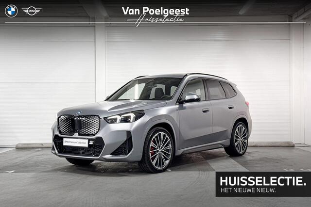 BMW iX1 0 | M-Sport Pro | Travel Pack | Innovation Pack | Comfort Pack | Driving Assistant Professional | Parking Assistant Plus | Harman/Kardon | Panoramadak | Comfort Access l Huisselectie
