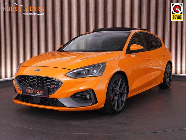 Ford Focus ST-3 |panoramadak|head-up|adaptive LED|Apple Carplay|winterpack|cruise control|parkeercamera|19" lichtmetalen velgen|cruise control|