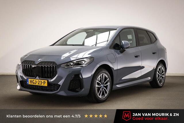 BMW 2 Serie er 225e xDrive | Individual Storm Bay metallic | PREMIUM PACK | STUURVERWARMING | DRAADLOZE LADER | CAMERA