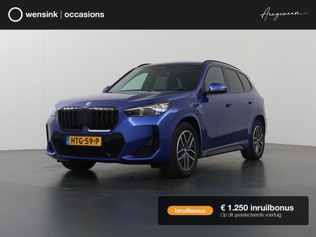 BMW X1 25e | M-Pakket | Curved Display | Sportstoelen | Camera | DAB | Apple Carplay/Android Auto | Ele. kofferdeksel | BMW LED |