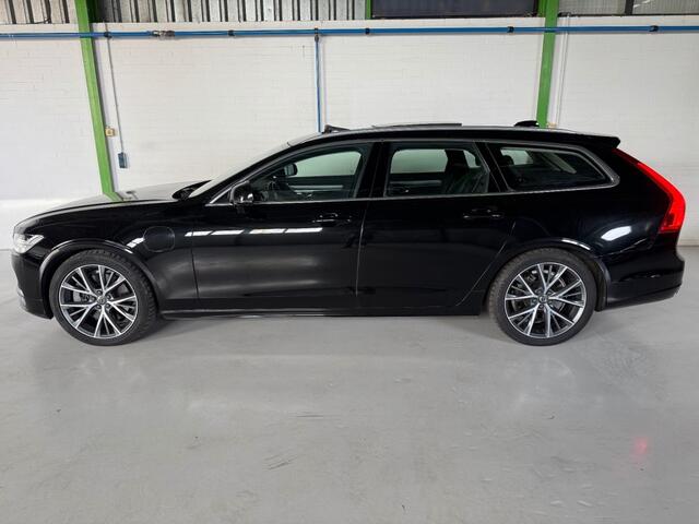 Volvo V90 D PLUG-IN HYBRIDE / MOMENTUM / Panoramadak / Lederen bekleding / AppleCarplay / Boekjes aanwezig.