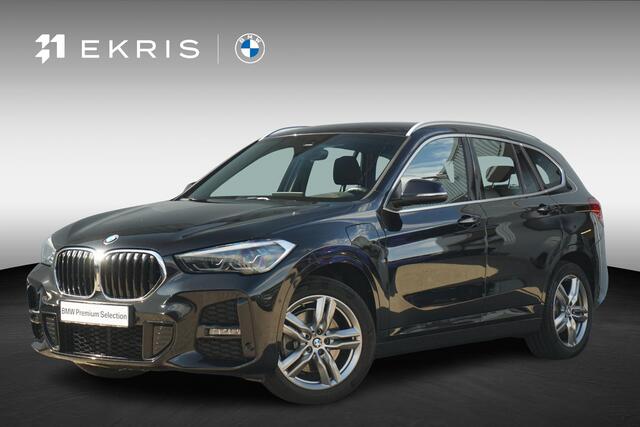 BMW X1 25e High Executive M Sportpakket 18'' / Head-Up Display / Stoel & Stuurverwarming / Driving Assistant / Parkeersensoren voor en achter