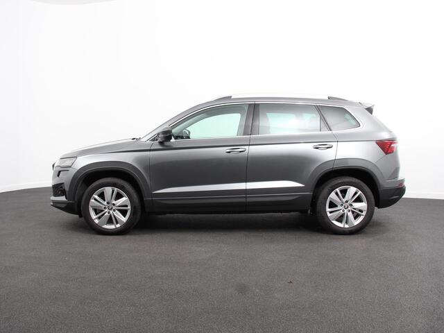 Skoda Karoq pk Automaat Selection Navigatie Apple Carplay/Android Auto Camera Parkeer sensoren Adaptive Cruise Control Lichtmetalen Velgen Digitale Cockpit