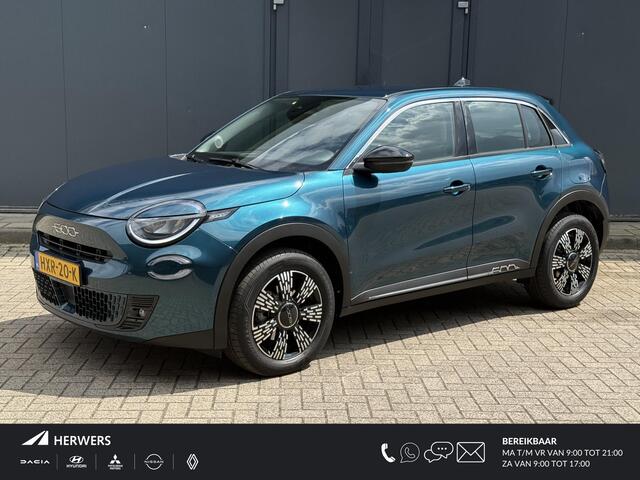 Fiat 600 rban Automaat / Navigatie via Android Auto/Apple Carplay / Airco / Parkeersensor Achter / DAB / Stof/Lederen Bekleding