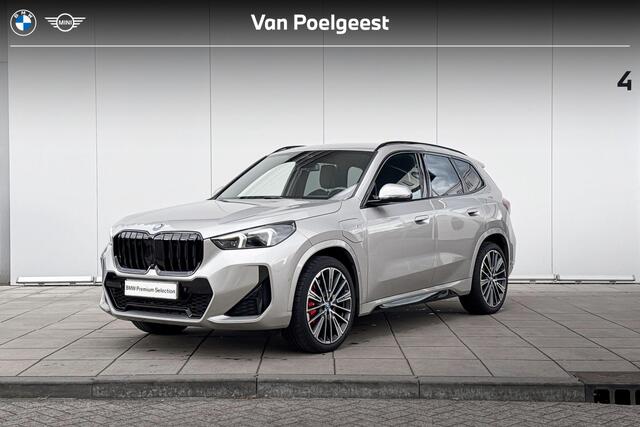 BMW X1 25e M-Sport Pro 20 Inch / Stuur & Stoelverwarming / Comfort Acces / Electrisch Verstelbare Voorstoelen / Automatisch Dimmende Binnen & Buitenspiegel / Adaptieve Led / Parking Plus / Harman Kardon / Head Up / Driving Plus