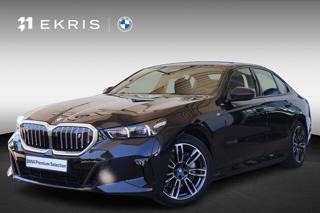 BMW i5 eDrive40 | M Sport | Leder/Alcantara | Driving Assistant Plus | Stoelverwarming | Parkeersensoren voor en achter | Camera