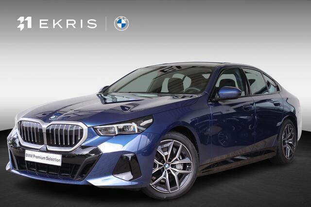 BMW 5 Serie xDrive | M Sport | Glazen Panoramadak | Harman/Kardon | Stoelverwarming | Camera | Parkeersensoren voor en achter | Adaptive LED