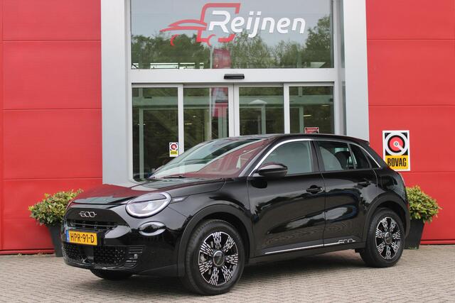 Fiat 600 id 110PK AUTOMAAT URBAN | STOEL/VOORRUIT VERWARMING | KEYLESS ENTRY/START | 17" LICHTEMATELN VELGEN | DRAADLOZE TELEFOONLADER | DRAADLOZE APPLE CARPLAY/ANDROID AUTO | NAVIGATIE | DAB+ RADIO | PARKEERSENSOREN VOOR + ACHTER | ACHTERUITRIJ CAMERA | C