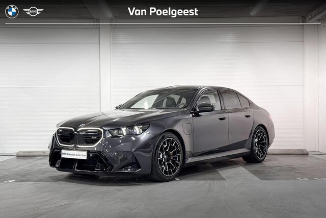 BMW M5 M5 | M Carbon keramische rem | Bowers & Wilkins | M Drivers Package | Stoelventilatie | Driving Assistant Professional | Parking Assistant professional | Stoelverwarming | Stuurwielverwarming