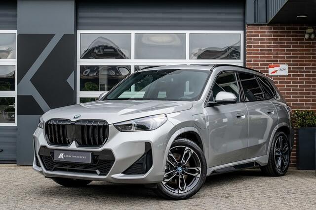 BMW X1 25e M Sport | Panorama | Shadow | ACC | Camera | Adap. led | Trekhaak | Stoelverwarming | 19 inch |