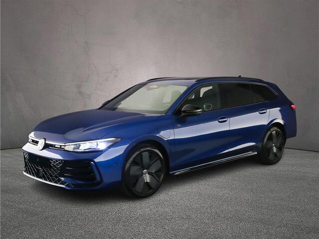 Volkswagen Passat ition 1.5 TSI eHybrid 272pk DSG Automaat Trekhaak, Panoramadak, Black style, 360 camera, Elektrische achterklep, Adaptive cruise control