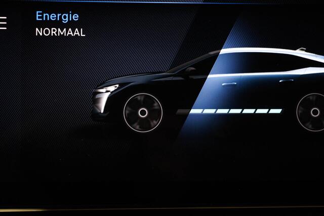 Peugeot e-408