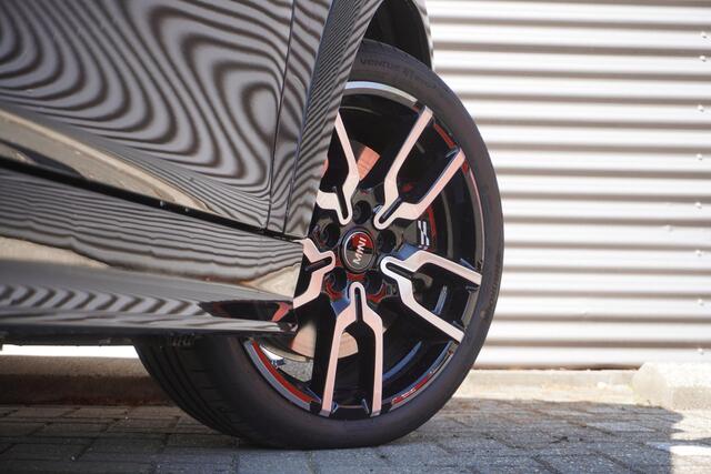 Mini Cooper S ooper Works Uitvoering | Pakket XL | 18" JCW Lap Spoke 2-tone | HIFI System Harman Kardon | MINI Head-Up Display | Comfort Access