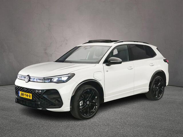 Volkswagen Tiguan 5 TSI eHybrid 272pk DSG Automaat Trekhaak, Panoramadak, Adaptive cruise control, Black style, Elektrische achterklep, LED matrix koplampen